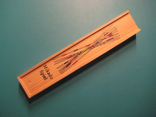 Mikado spiel aus holz - spiel, in